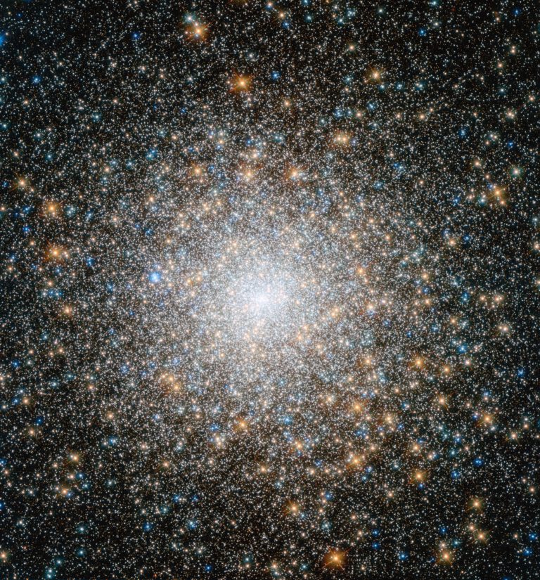 This is an image of a globular cluster around our Milky Way. The authors of a new study think that what they see in the Cosmic Gems arc will become this object. Credit: NASA/ESA.